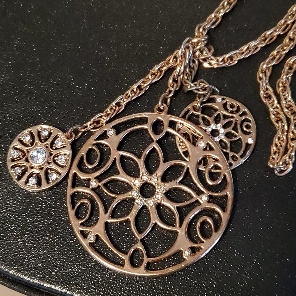 Express Long Gold Tone Chain Circle Pendants Style